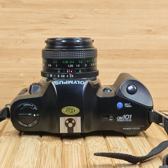 Vintage Olympus OM101 SLR 35mm Film Camera, Vivitar f/2.8 28mm Wide Angle Lens - Picture 3 of 10